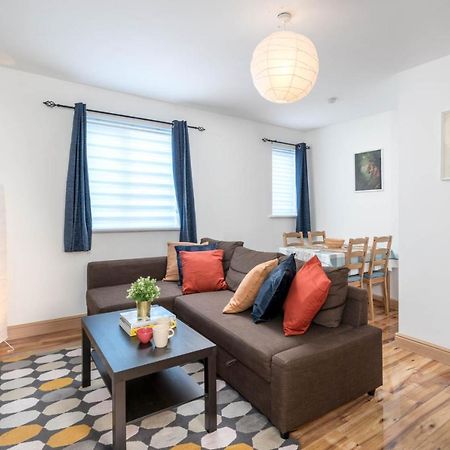 2 Bedroom Flat Near London Excel Экстерьер фото