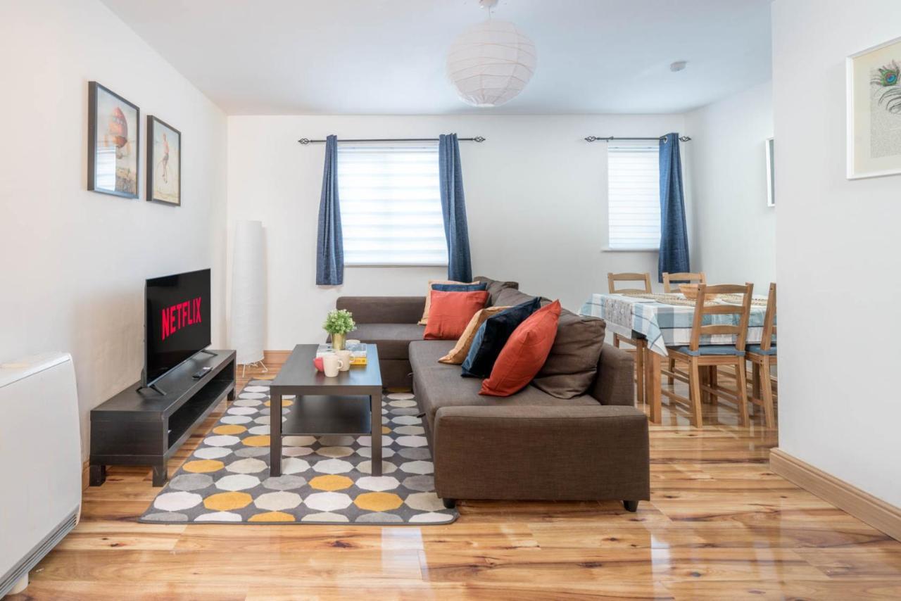 2 Bedroom Flat Near London Excel Экстерьер фото