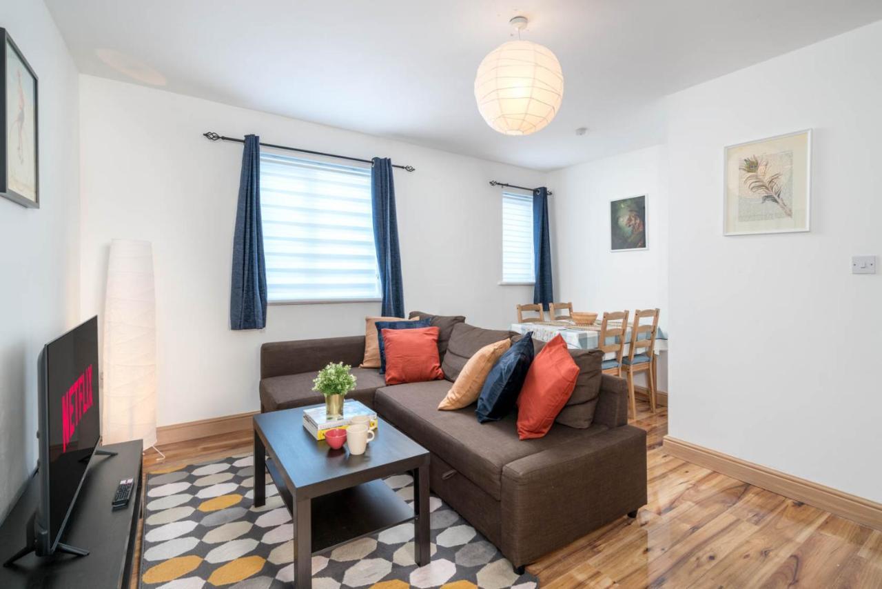 2 Bedroom Flat Near London Excel Экстерьер фото