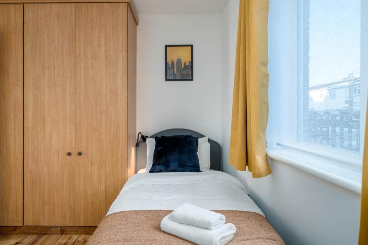 2 Bedroom Flat Near London Excel Экстерьер фото