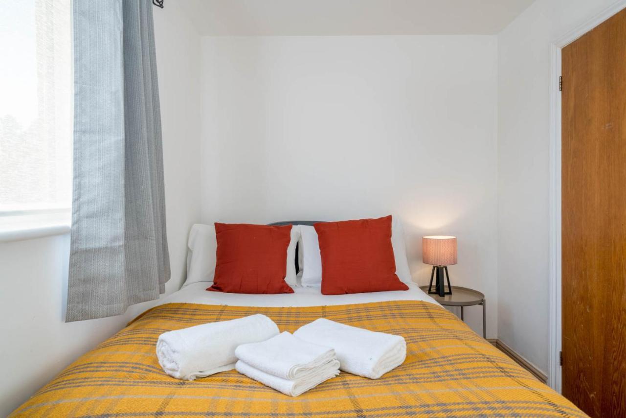 2 Bedroom Flat Near London Excel Экстерьер фото