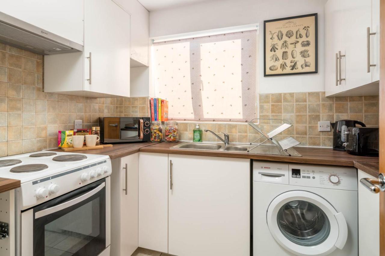 2 Bedroom Flat Near London Excel Экстерьер фото